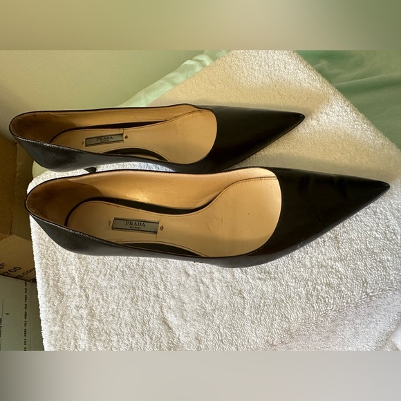 **Beautiful PRADA Low-Heeled Pumps, Pointed Toe, Black Leather Size 41 (9.5) - Picture 4 of 11